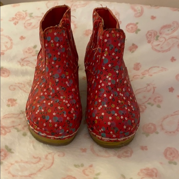 OshKosh Booties - Picture 2 of 4